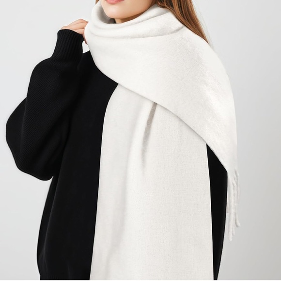 amazon // winter scarf - Picture 2 of 3